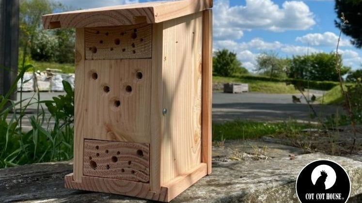 hôtel à insectes en bois