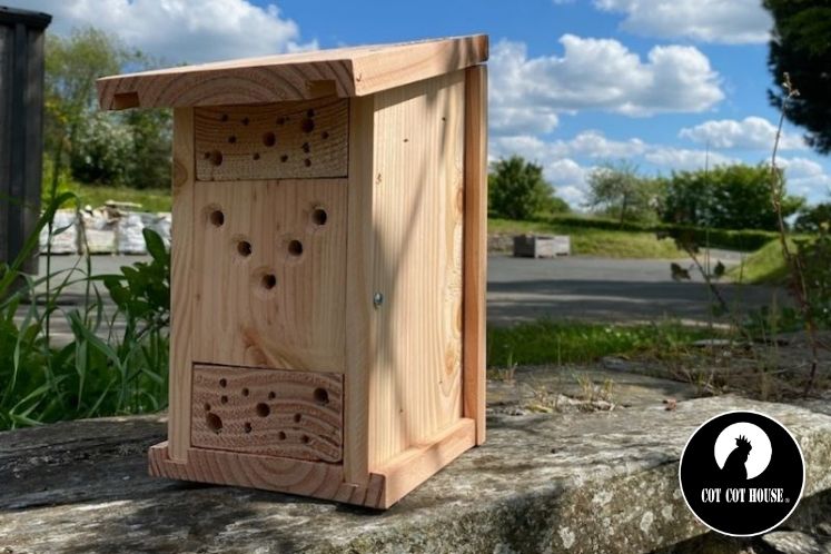 hôtel à insectes en bois