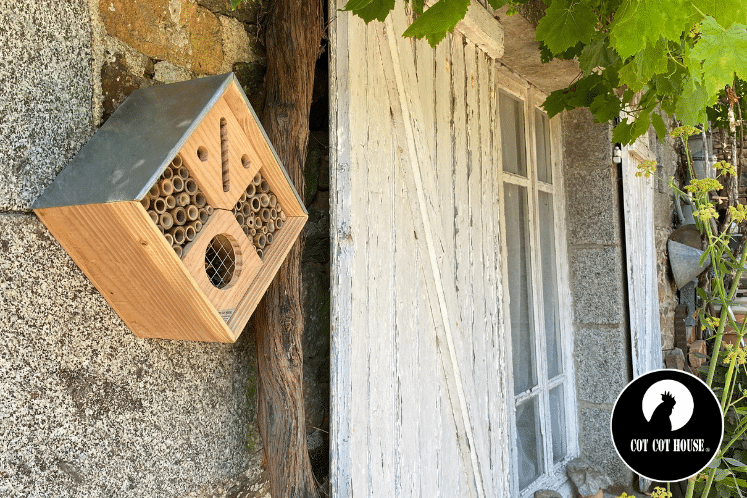 Hôtel à insecte dans le jardin